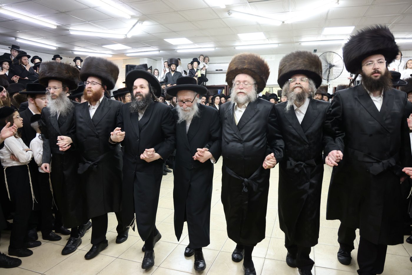 הכנסת ס"ת לביהמ"ד קהל חסידי ירושלים בבית שמש 