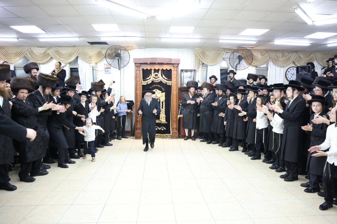 הכנסת ס"ת לביהמ"ד קהל חסידי ירושלים בבית שמש 