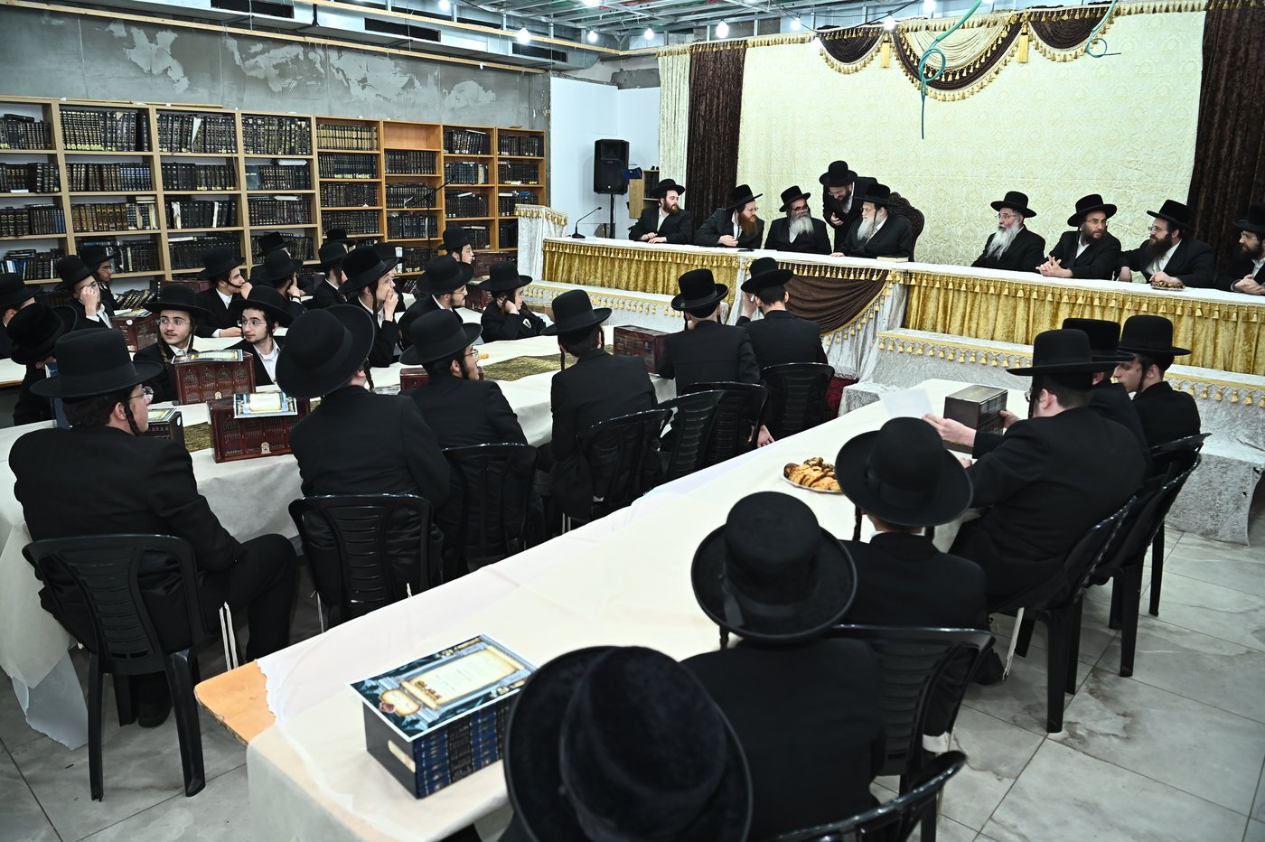 חלוקת פרסים בישיבת מודז'יץ