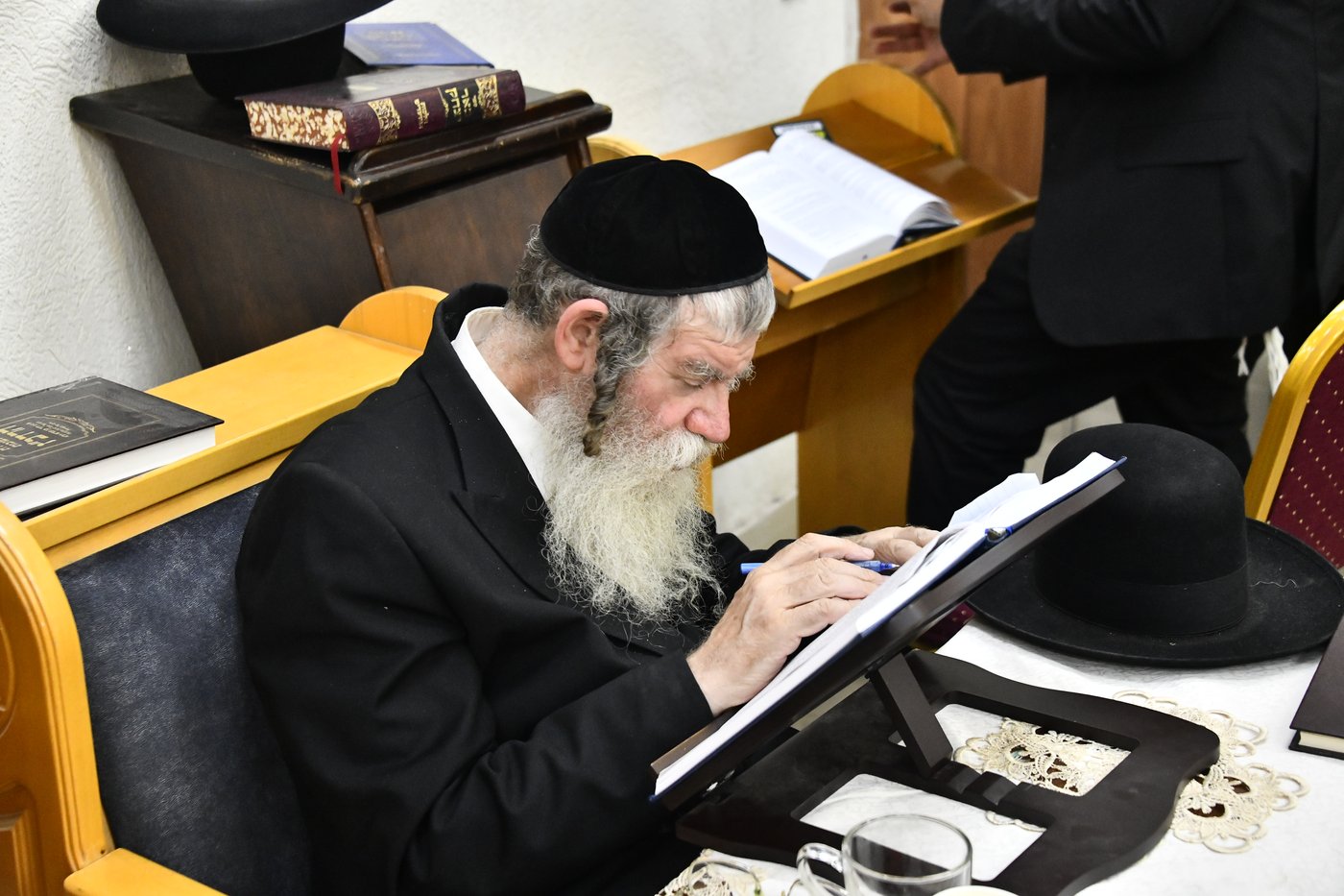 מעמד סגולת רינה של תורה למען אלפי הרווקים והרווקות בט"ו באב בעמוקה