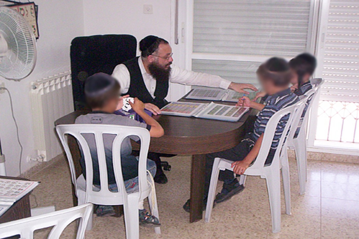רבי אריה ברנשטיין ז"ל מלמד תלמידים