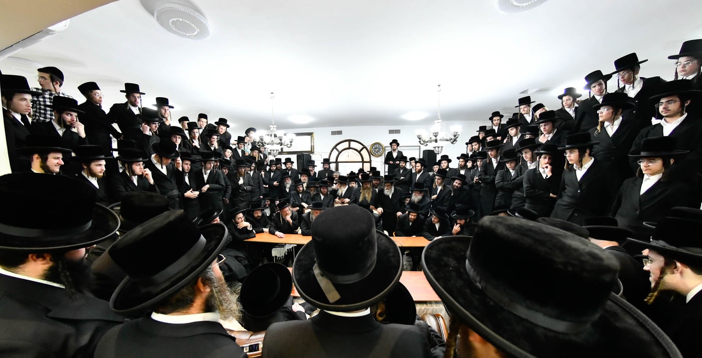 ניחום אבלים אצל האחים האדמו"רים מקרעטשניף ופרמישלאן