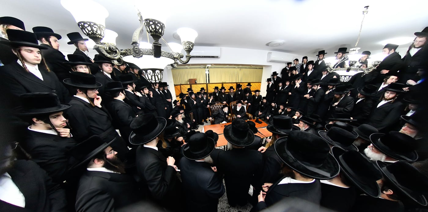 ניחום אבלים אצל האחים האדמו"רים מקרעטשניף ופרמישלאן