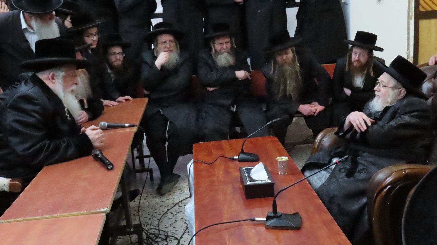 ניחום אבלים אצל האחים האדמו"רים מקרעטשניף ופרמישלאן
