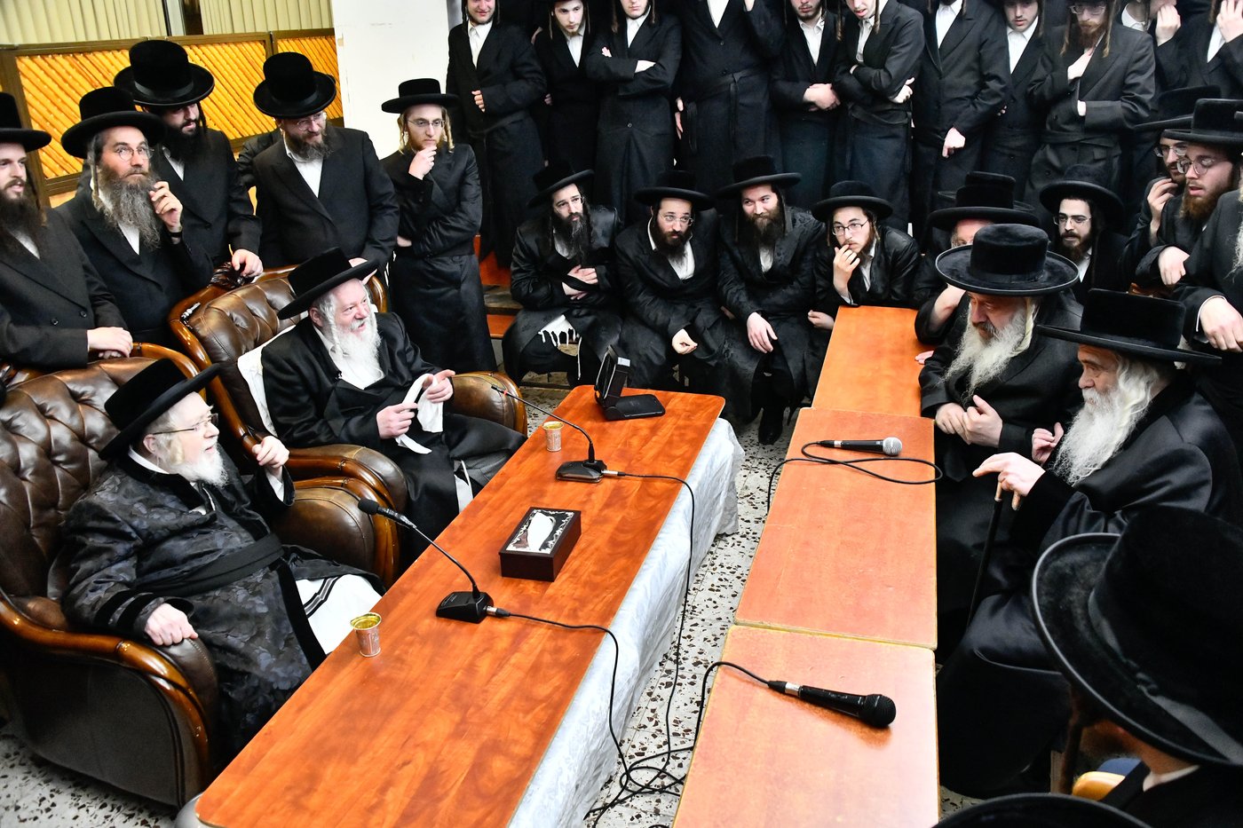 ניחום אבלים אצל האחים האדמו"רים מקרעטשניף ופרמישלאן