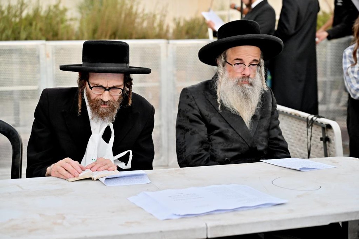 הרב דוד צבי רבינוביץ בעצרת מחאה בכלא 10 בראשות רבני ומנהיגי היישוב הישן 