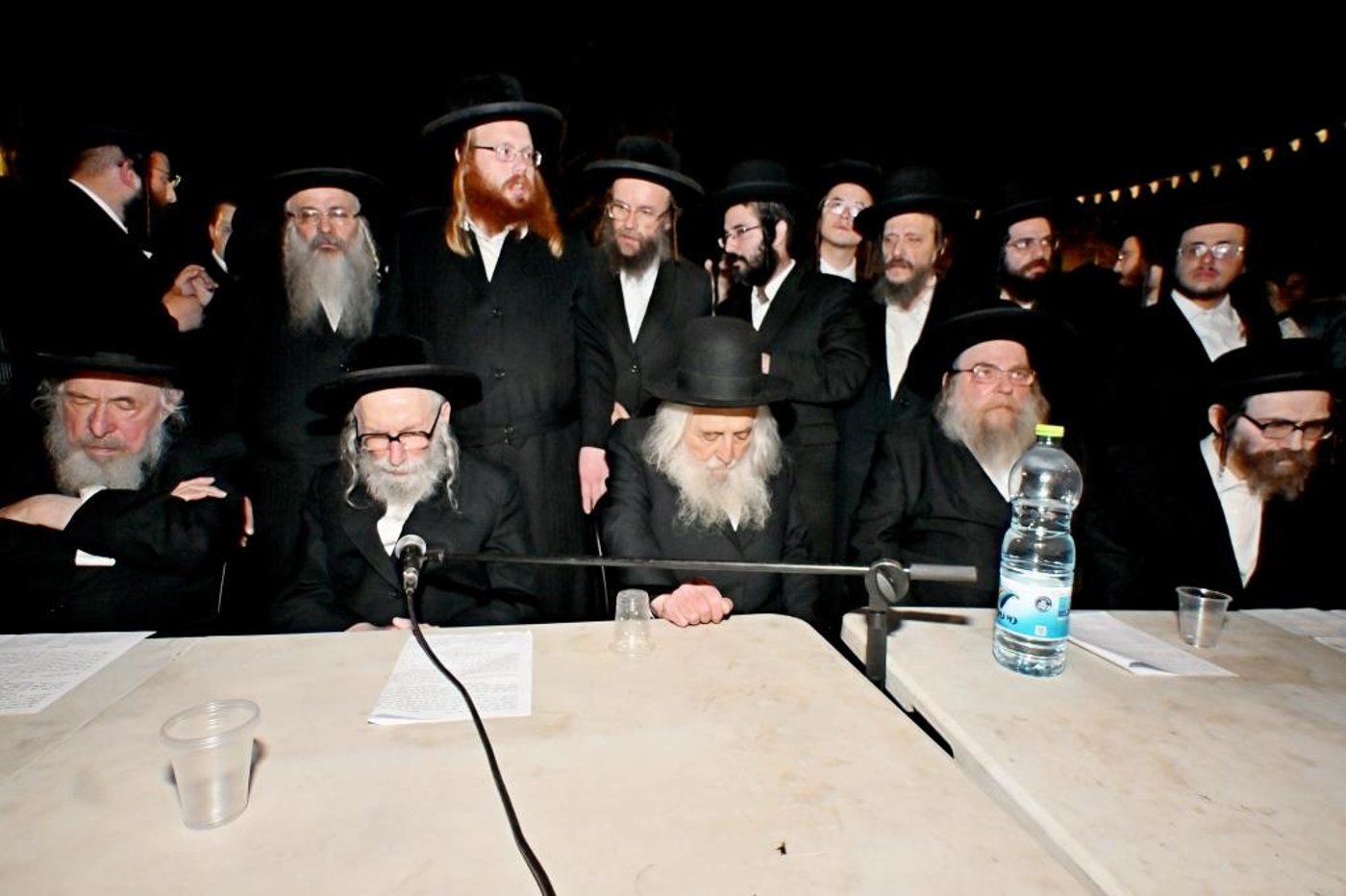 עצרת מחאה בכלא 10 בראשות רבני ומנהיגי היישוב הישן 