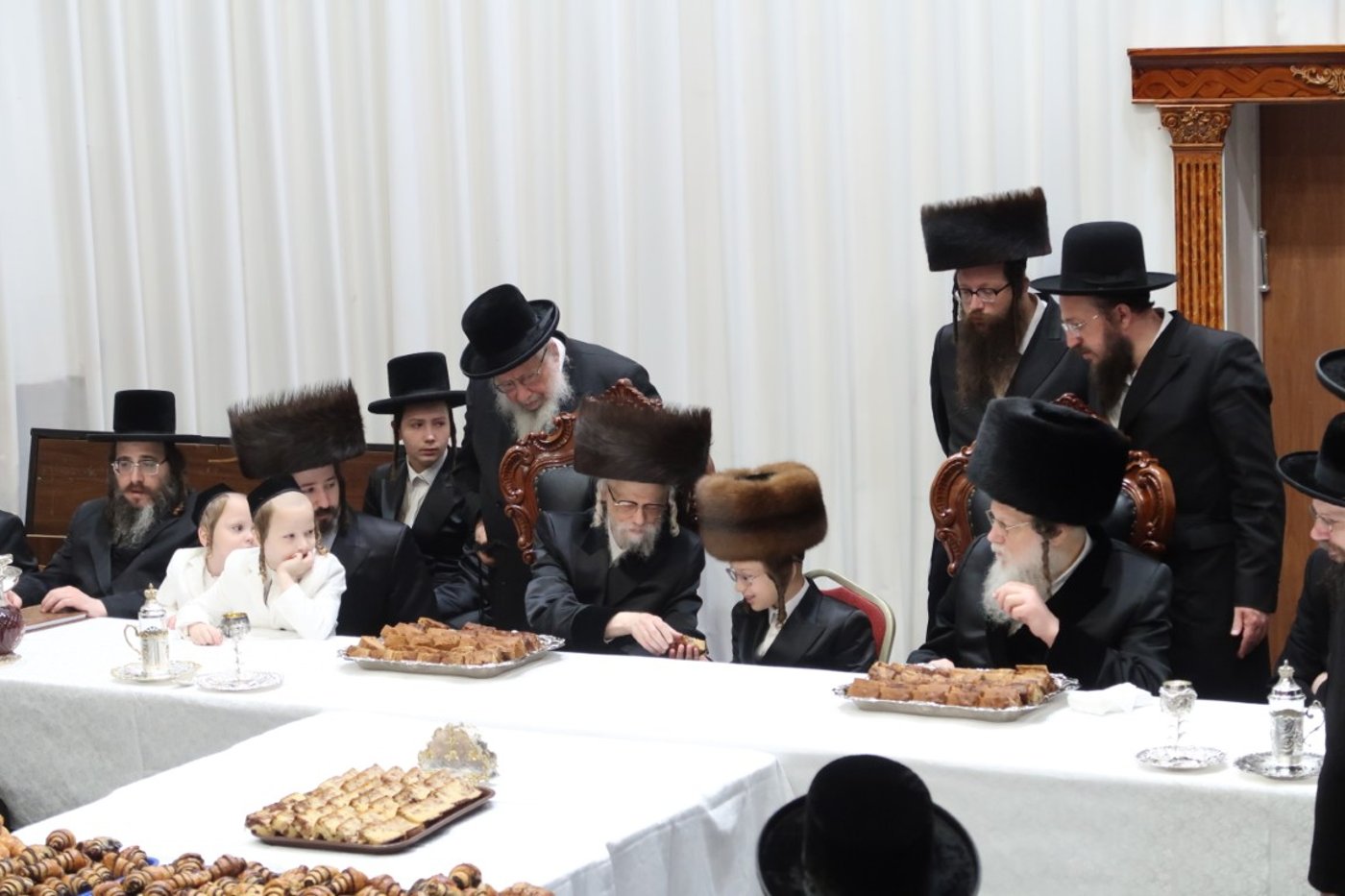 האדמו"ר מסערט ויז'ניץ ומודז'יץ בטיש לחיים משותף