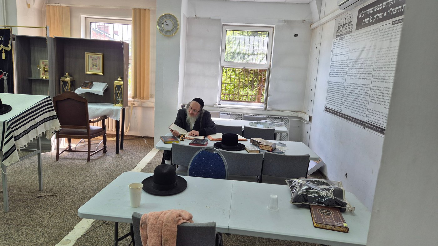 האדמו"ר מביאלה ב"ב בימי מנוחה בעיירת פשיסחא שבפולין