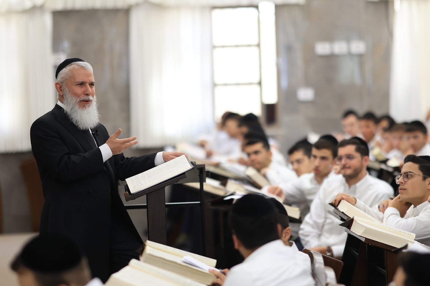 פתיחת הזמן בישיבת 'אבני נזר'