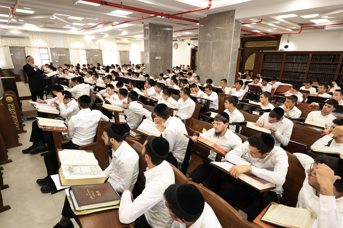 פתיחת הזמן בישיבת 'אבני נזר'