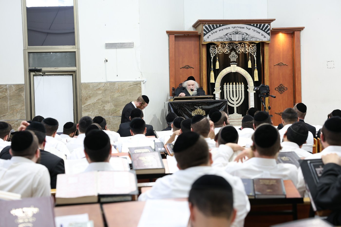 הגאון רבי משה שטרנבוך בפתיחת הזמן