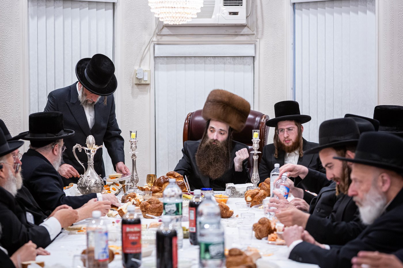 האדמו"ר מקאסוב בסעודת ראש חודש אלול