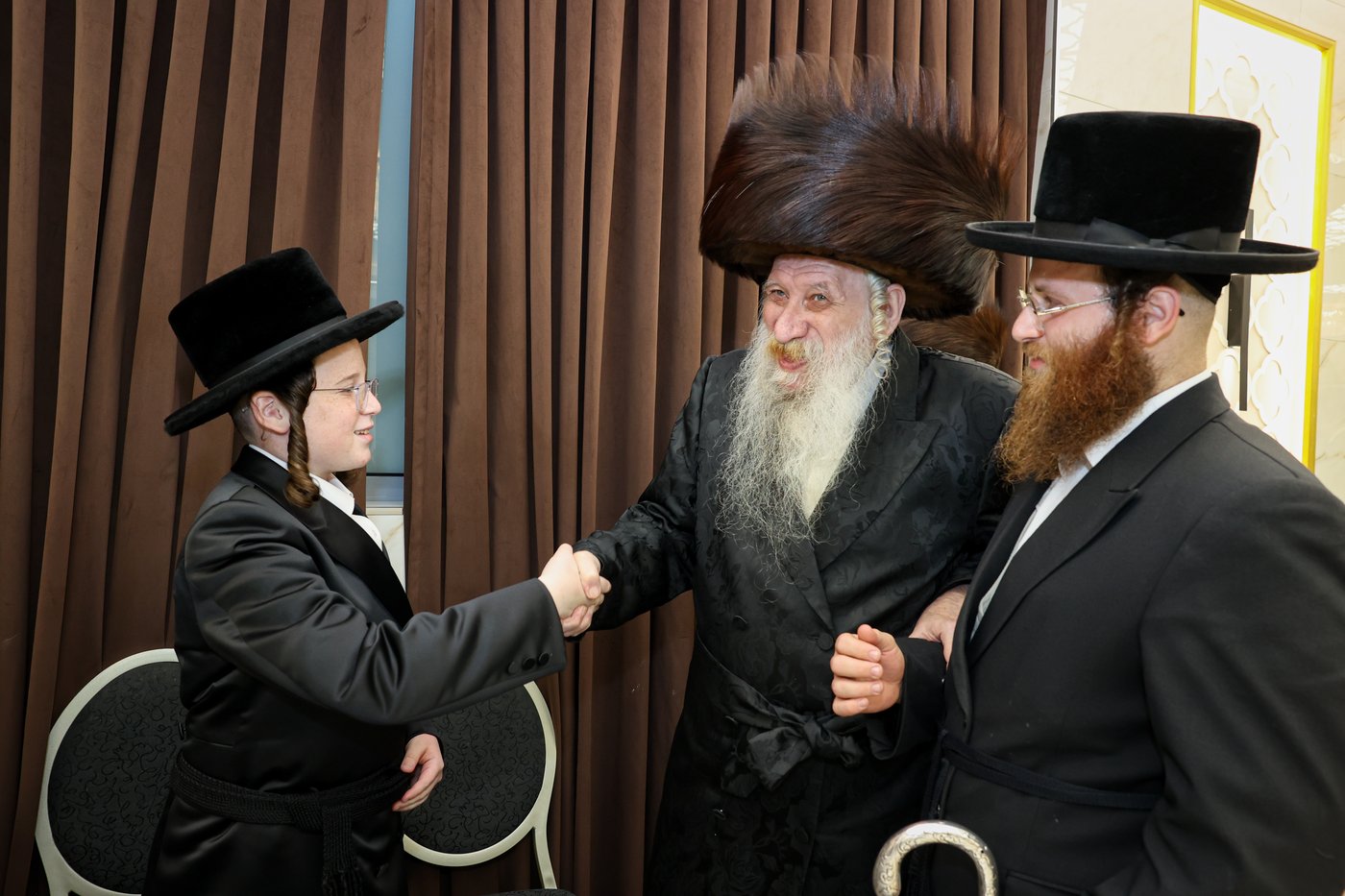 שמחת בר המצווה לנכד האדמו"ר מטשארנאביל
