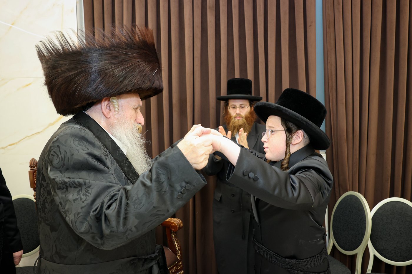 שמחת בר המצווה לנכד האדמו"ר מטשארנאביל