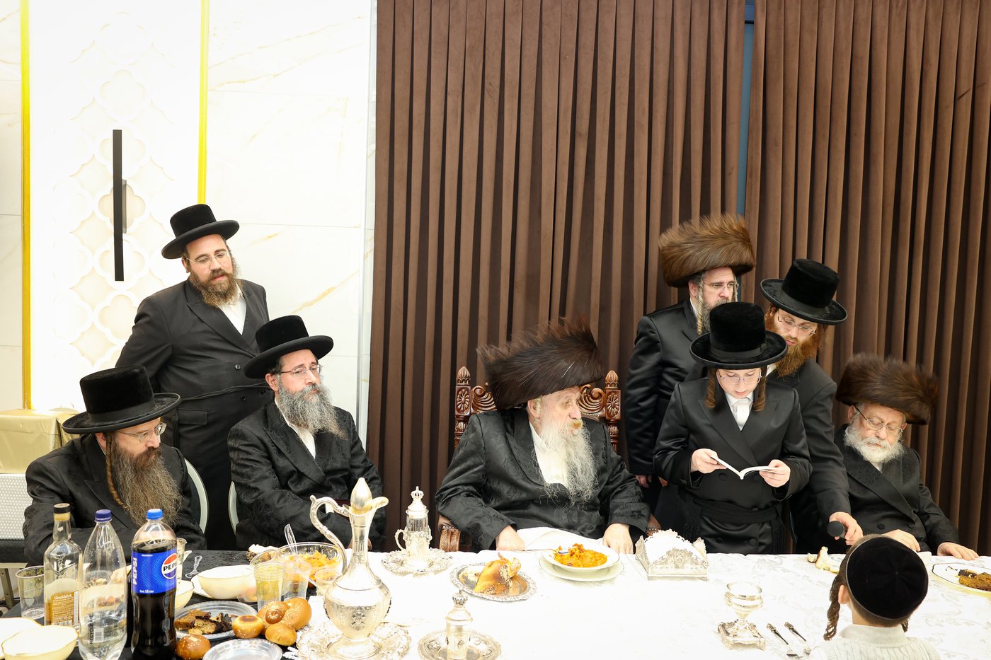 שמחת בר המצווה לנכד האדמו"ר מטשארנאביל