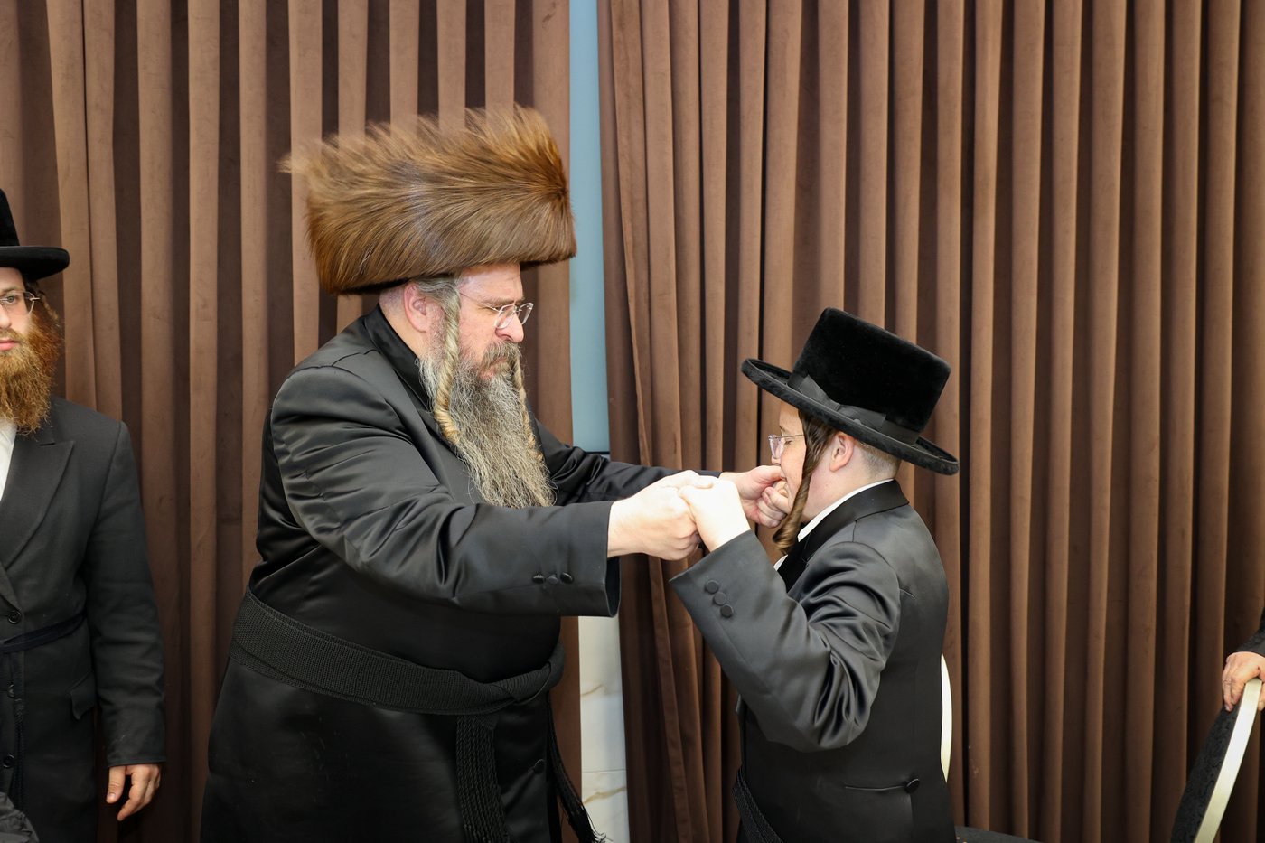 שמחת בר המצווה לנכד האדמו"ר מטשארנאביל