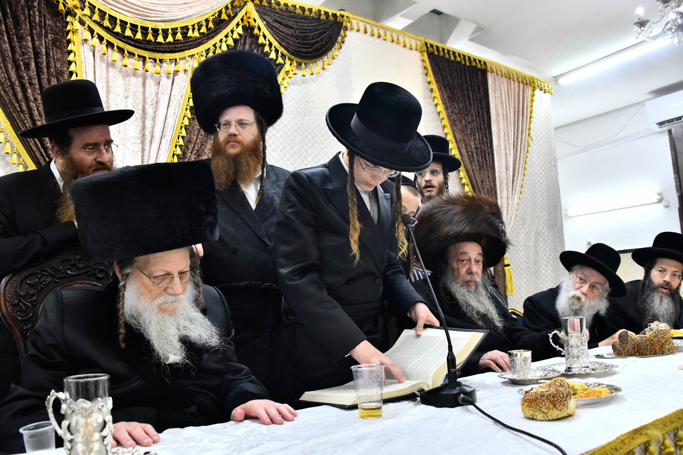 שמחת בר המצווה לנכד האדמו"רים ממודז'יץ וזוועהיל 