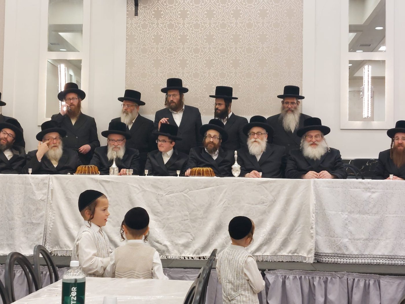 שמחת האירוסין בחצה"ק ראחמיסטריווקא אוקוויין של החתונה הערב