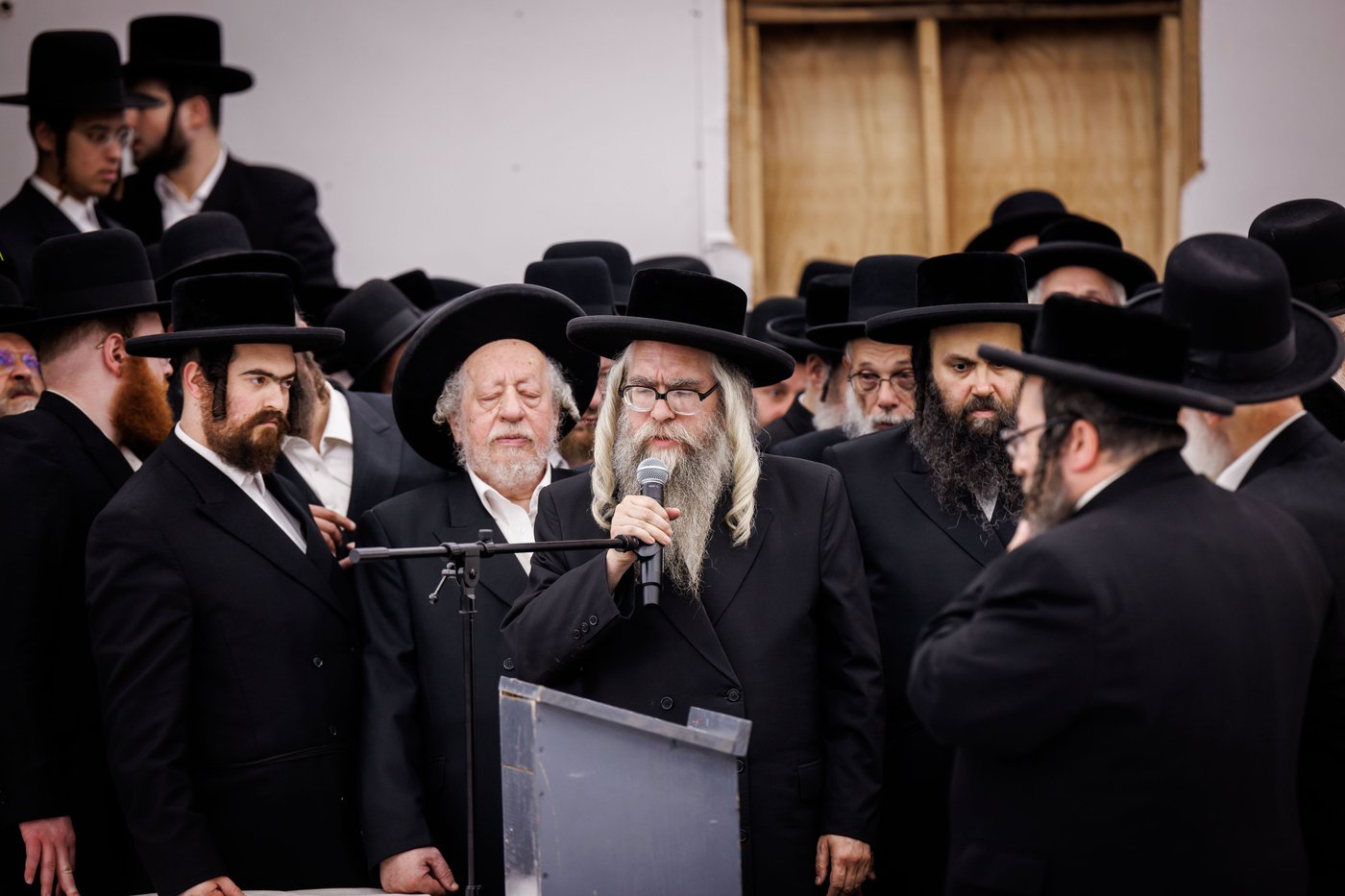 האדמו"ר מסאטמר בביקור במחנה 'רב טוב' בהרי הקאנטרי