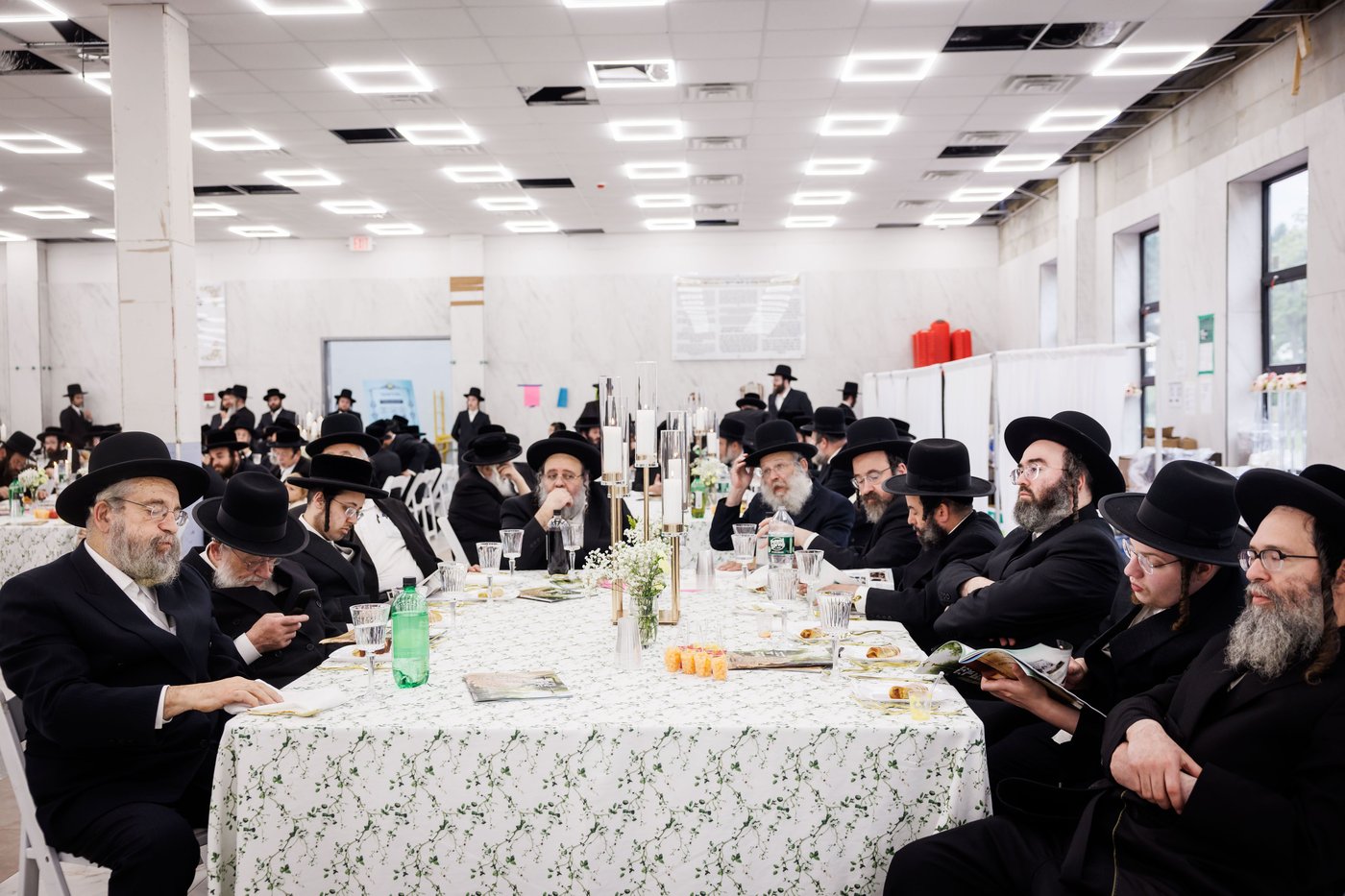 האדמו"ר מסאטמר בביקור במחנה 'רב טוב' בהרי הקאנטרי