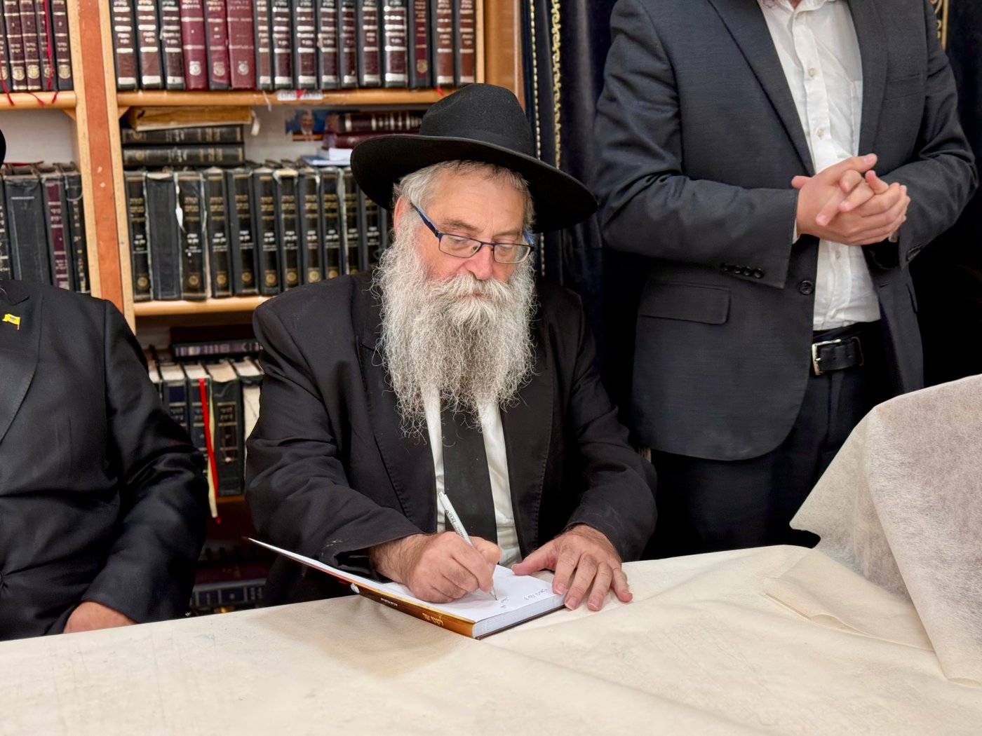 הגר"ק בר בביקור בישיבת 'תומכי תמימים ליובאוויטש' בקריות
