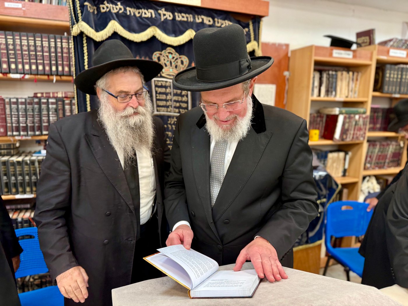 הגר"ק בר בביקור בישיבת 'תומכי תמימים ליובאוויטש' בקריות