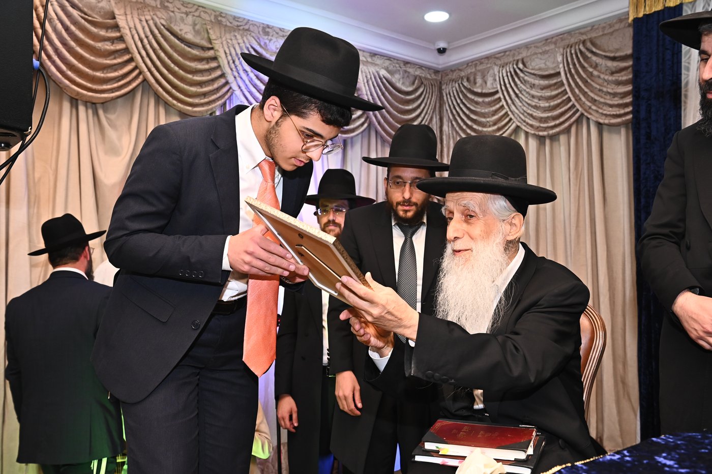 סיום מסכת גיטין בישיבת עטרת ראובן