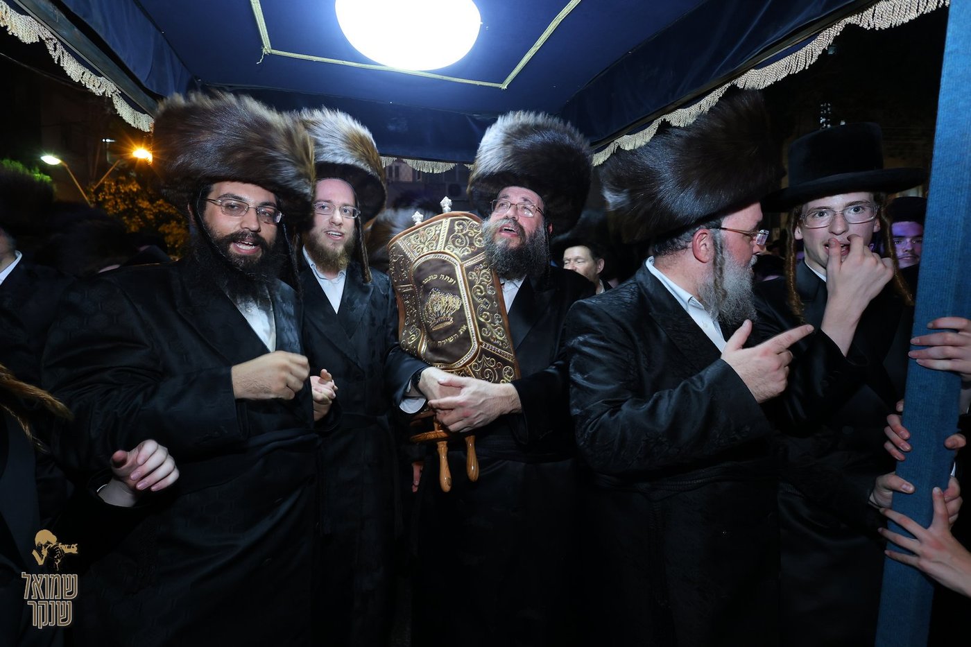 הכנסת ספר תורה לישיבה לצעירים דחסידי בעלזא חיפה