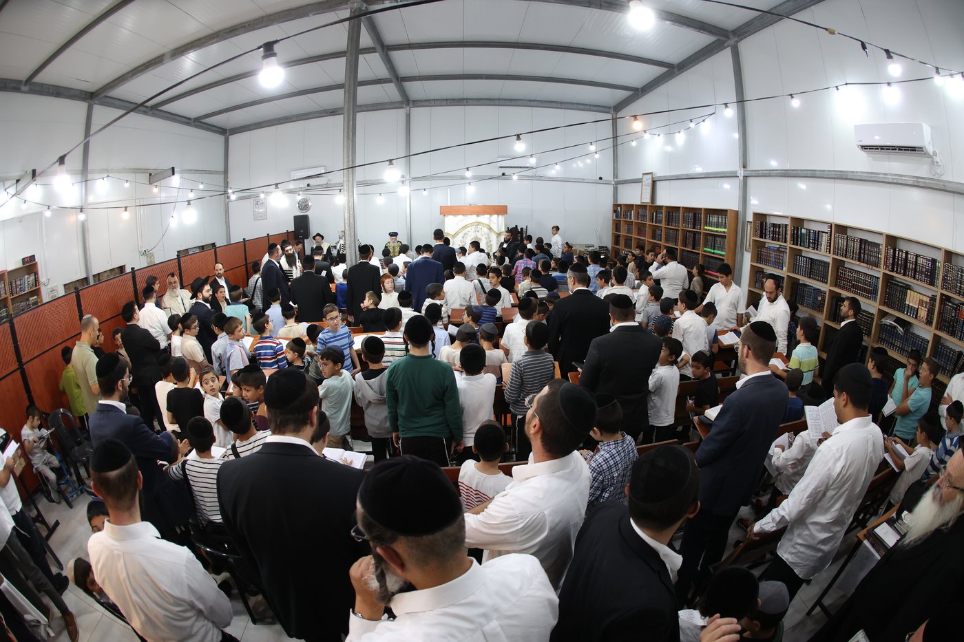 הראשל"צ הגאון רבי יצחק יוסף בסליחות בבית הכנסת "מגן אברהם"