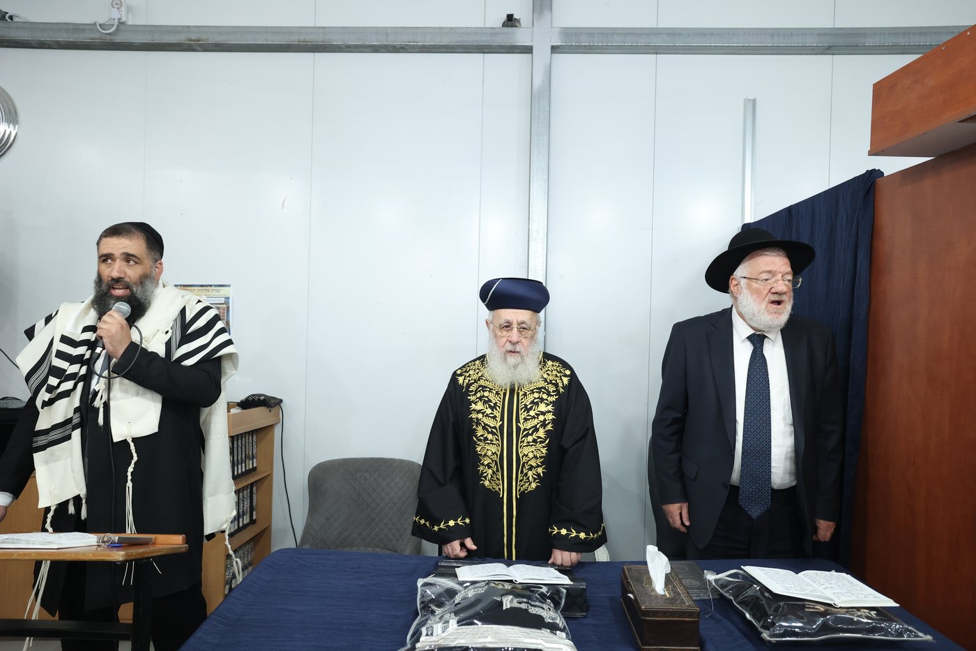 הראשל"צ הגאון רבי יצחק יוסף בסליחות בבית הכנסת "מגן אברהם"