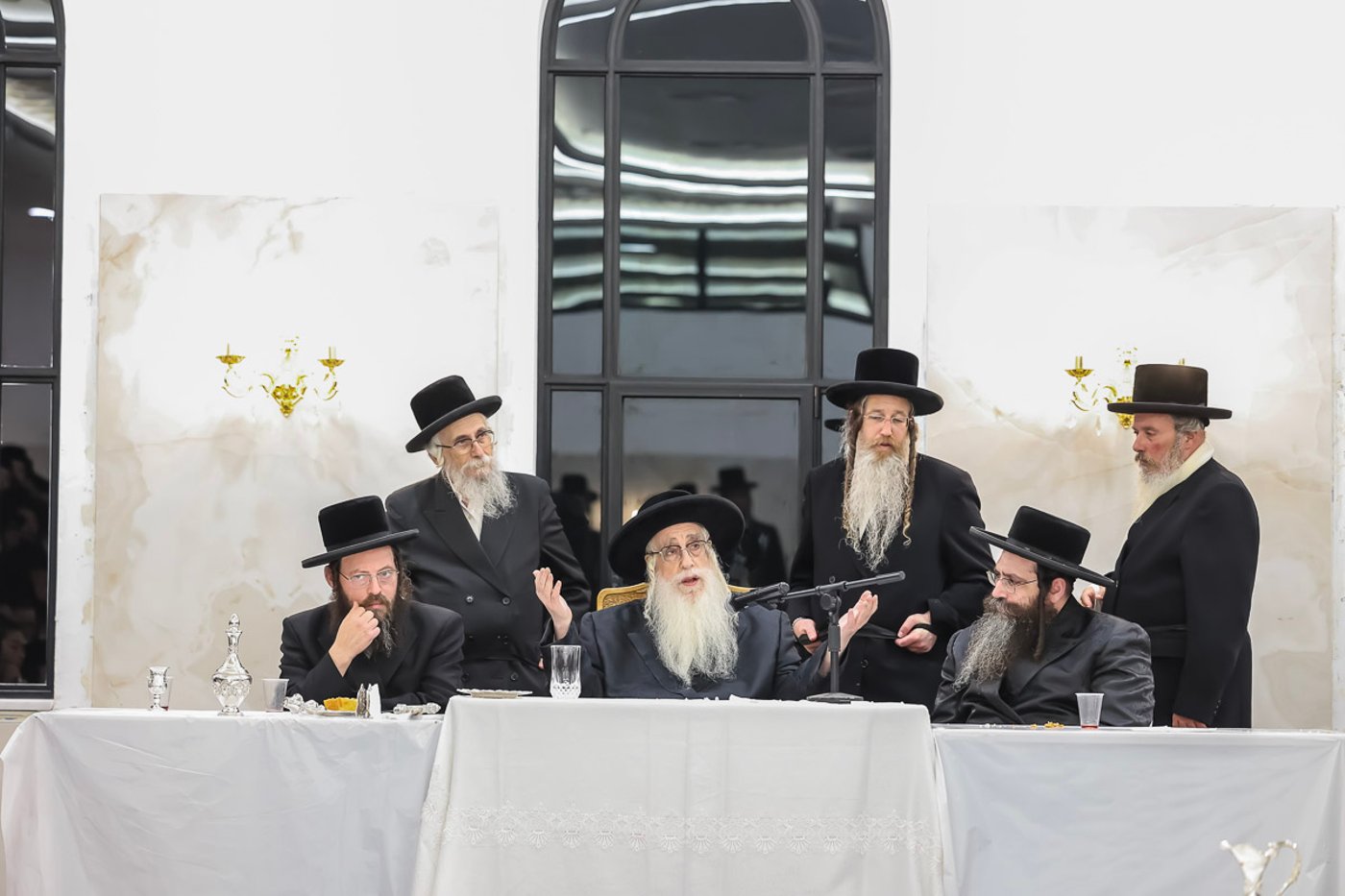 מעמד קביעת מזוזה לבית המדרש צאנז באלעד