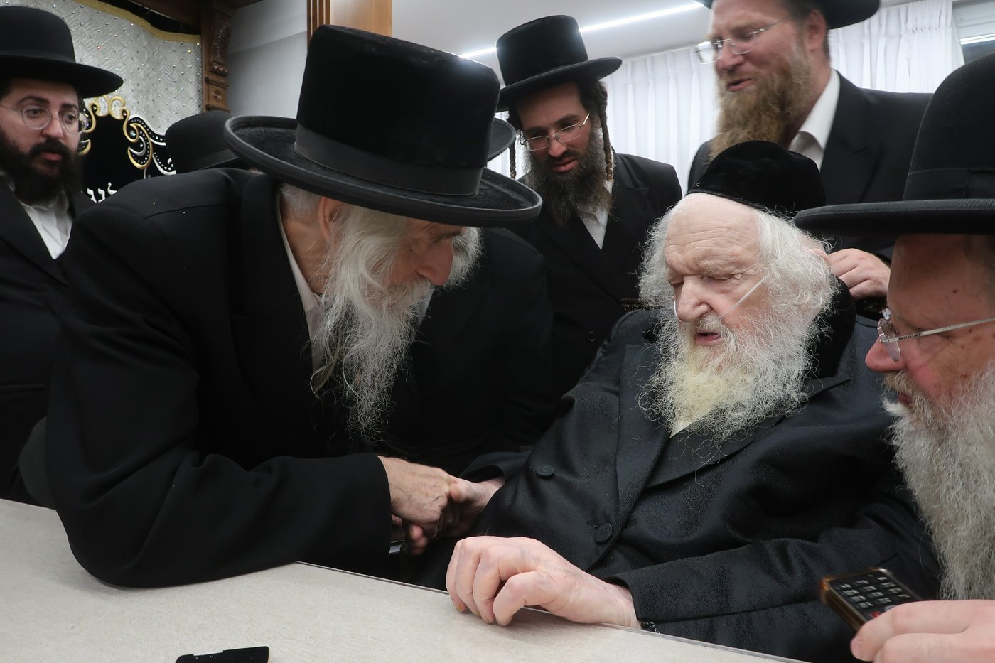 האדמו"ר מסטריקוב בביקור אצל הגר"מ שטרנבוך
