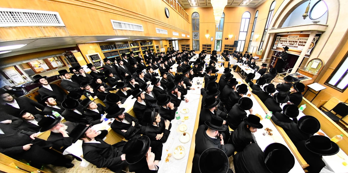 הרה"צ רבי חיים שלום הלברשטאם בביקור בישיבת באבוב בבת ים