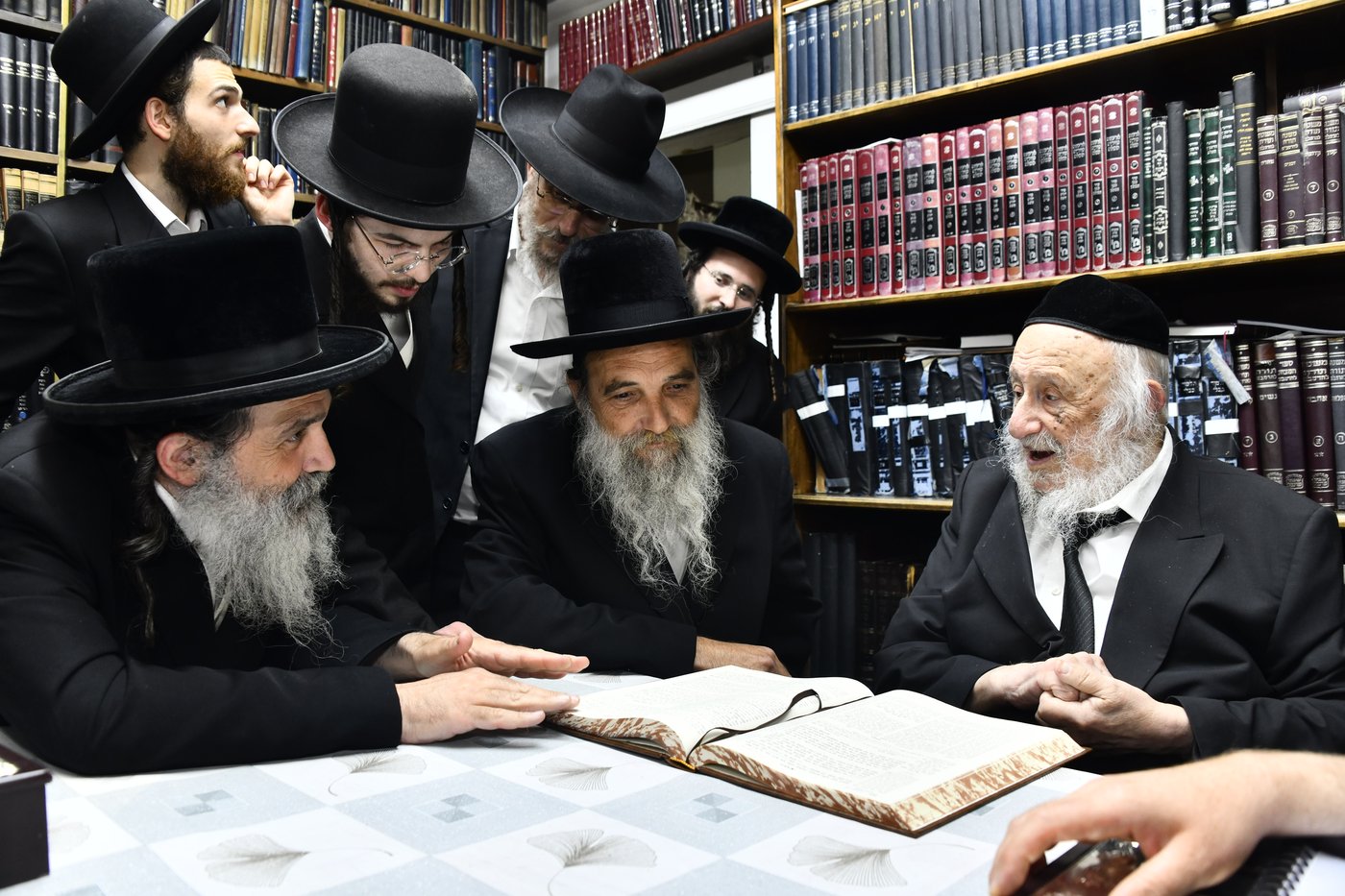האדמו"ר מאשלג בביקור אצל הגרב"ד פוברסקי