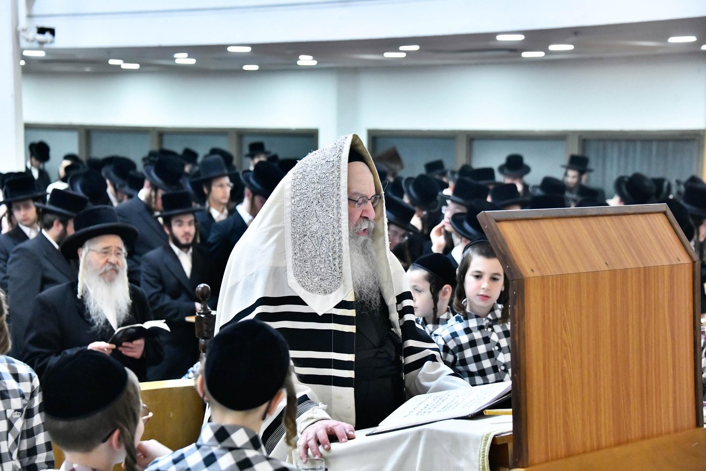 סליחות ראשונות בחצה"ק נדבורנה