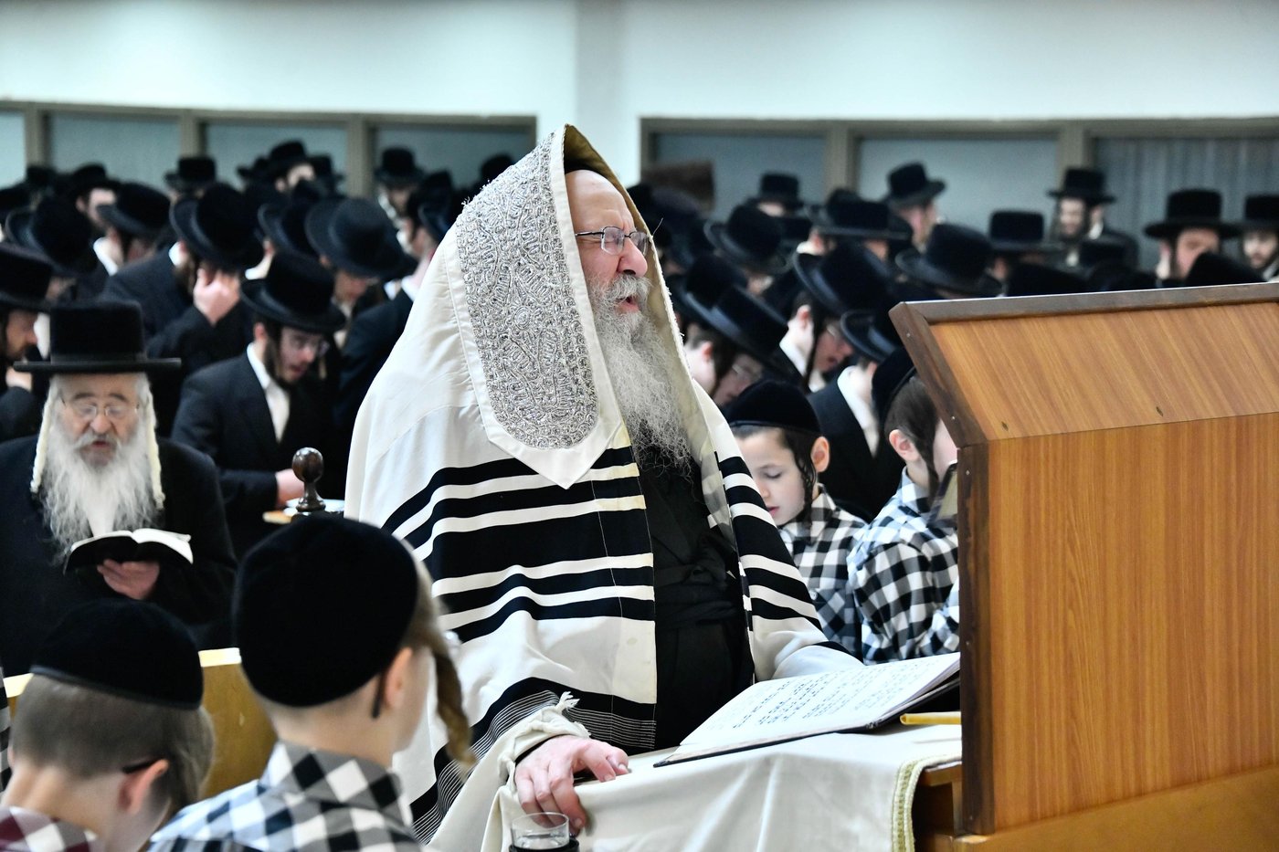 סליחות ראשונות בחצה"ק נדבורנה