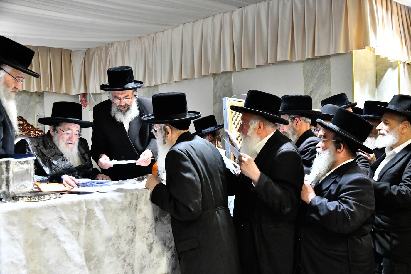 האדמו"ר מויז'ניץ בקבלת קהל לפני הימים הנוראים