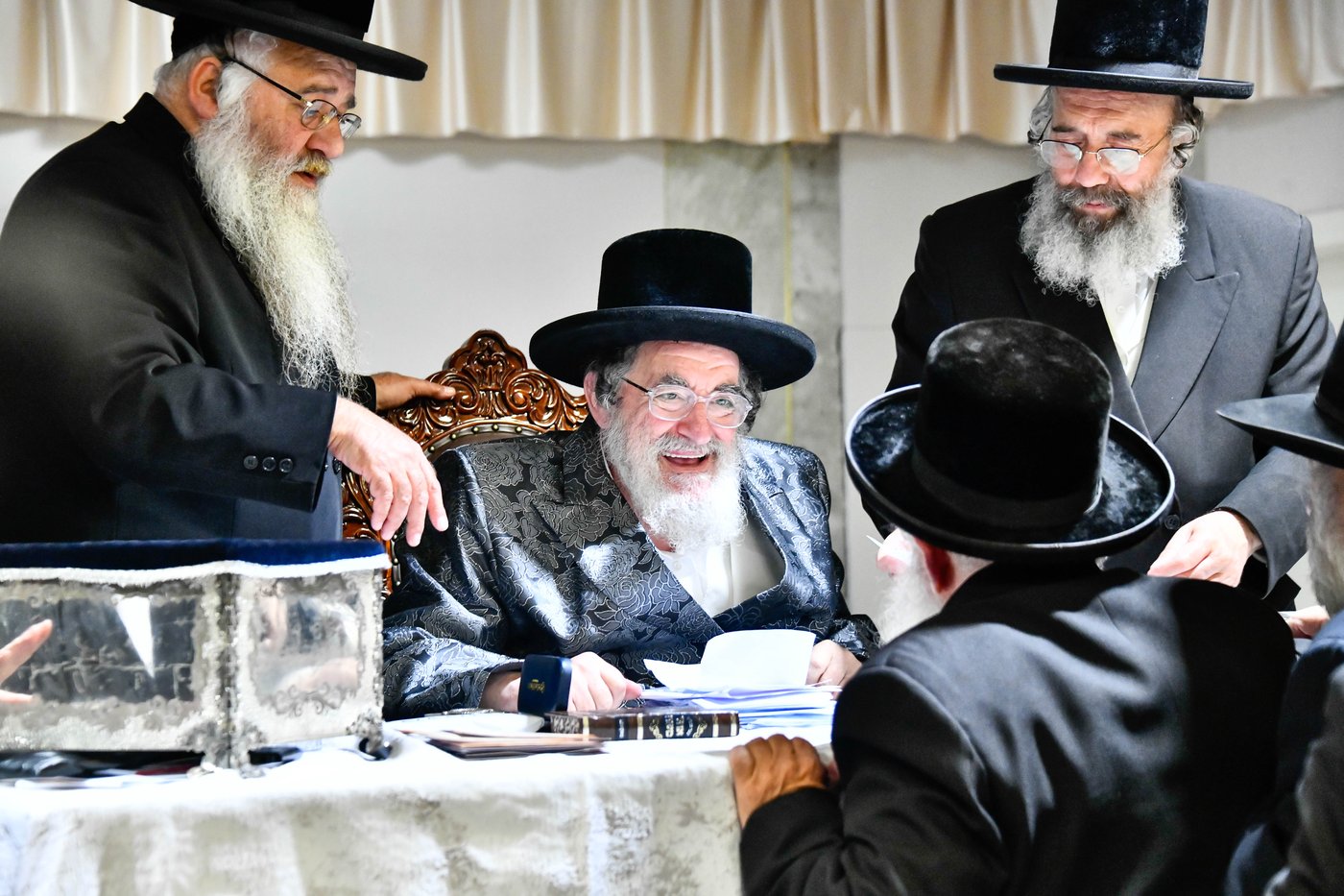 האדמו"ר מויז'ניץ בקבלת קהל לפני הימים הנוראים