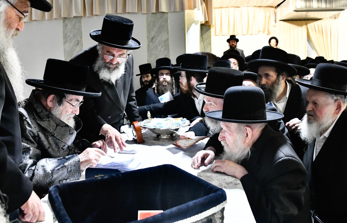 האדמו"ר מויז'ניץ בקבלת קהל לפני הימים הנוראים