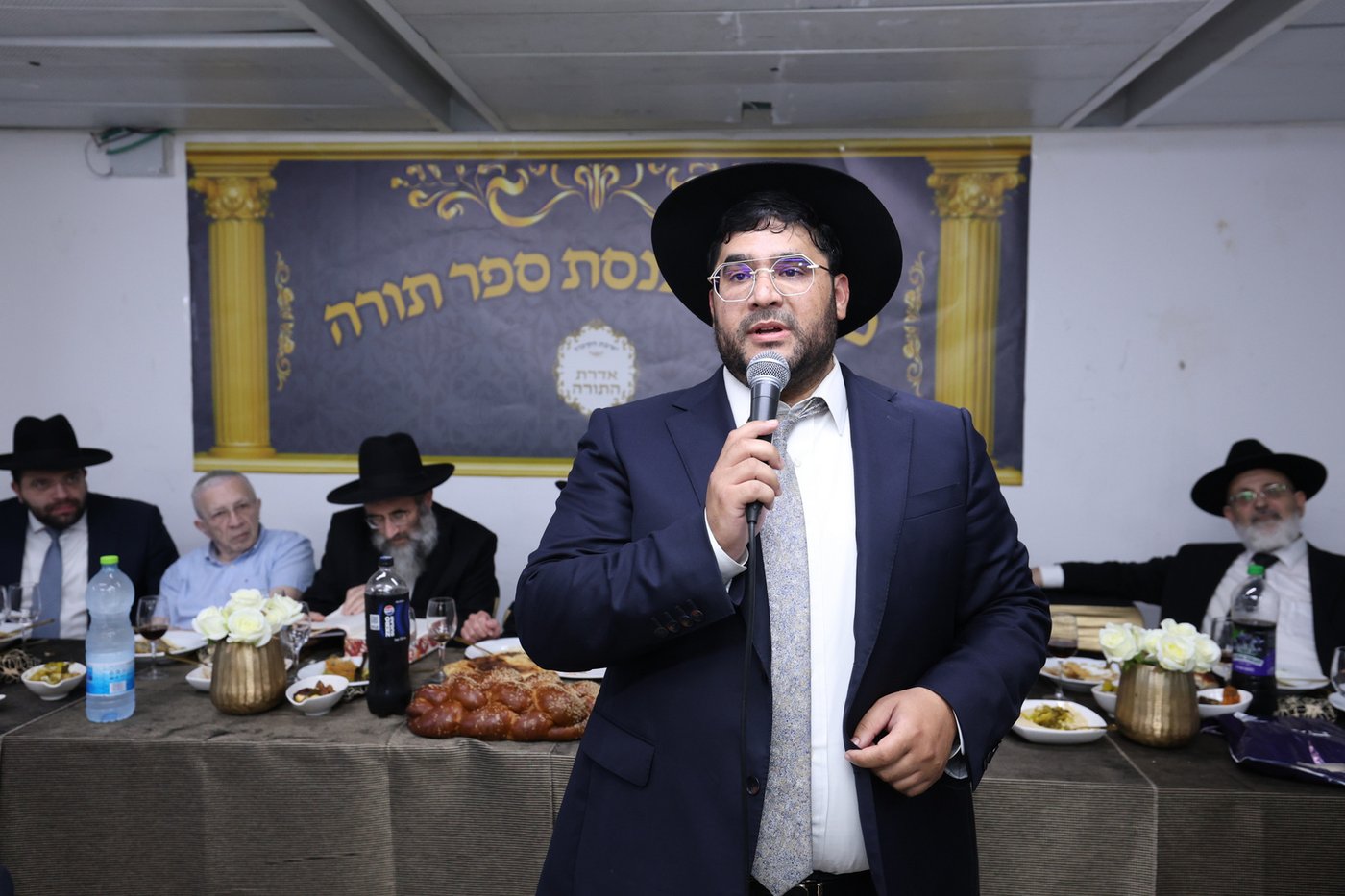 הכנסת ספר תורה לישיבת הקיבוץ