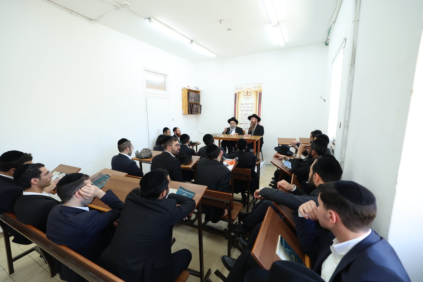 אברכי כולל 'תורת יוסף' בבתי גדולי ישראל 