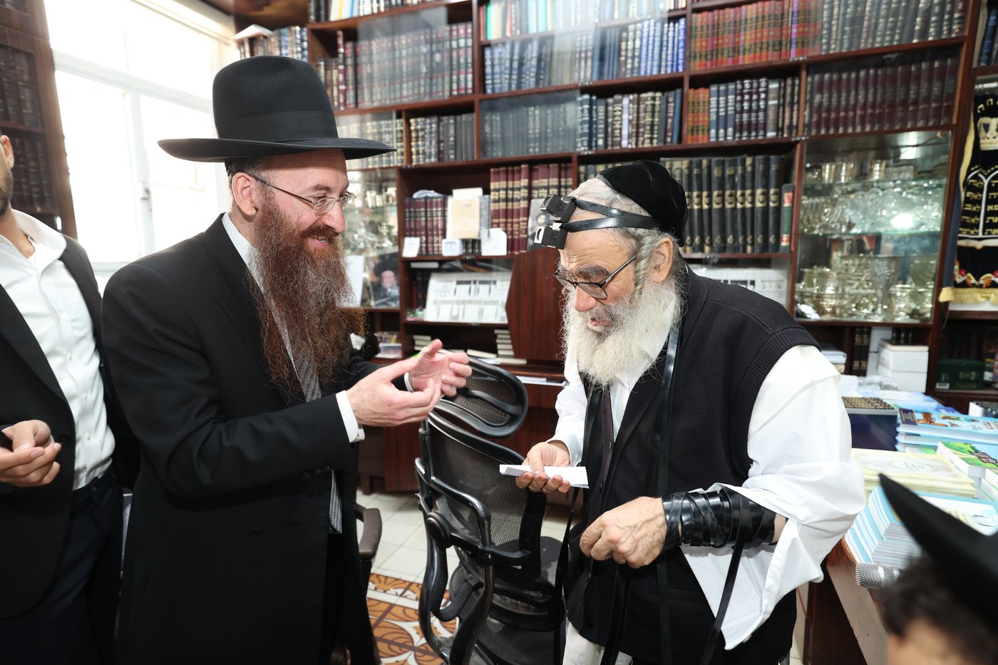 אברכי כולל 'תורת יוסף' בבתי גדולי ישראל 