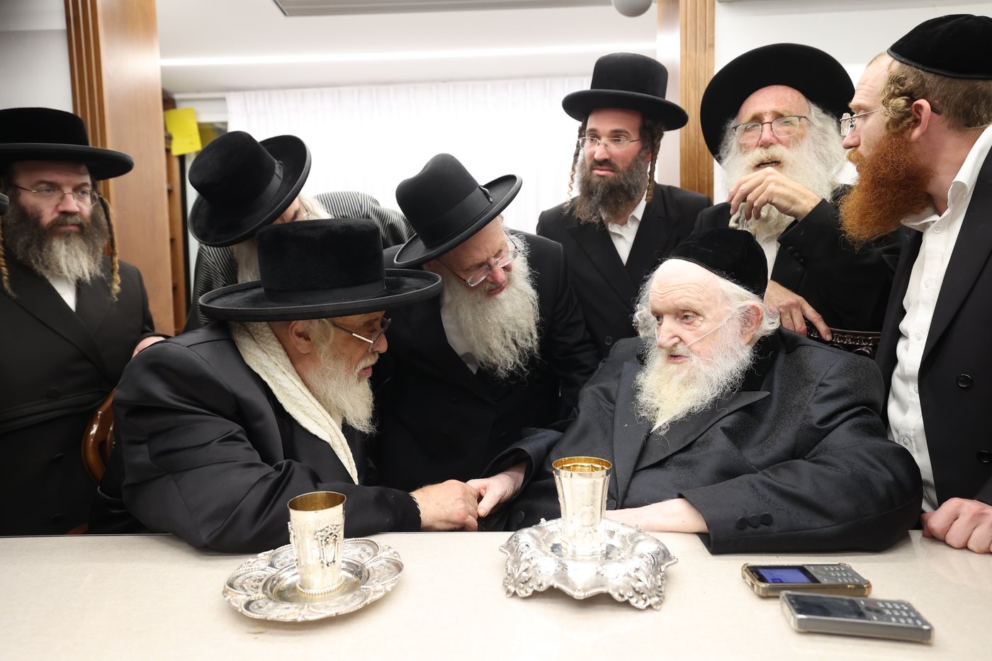 האדמו"ר מתולדות אהרן בביקור אצל הגר"מ שטרנבוך