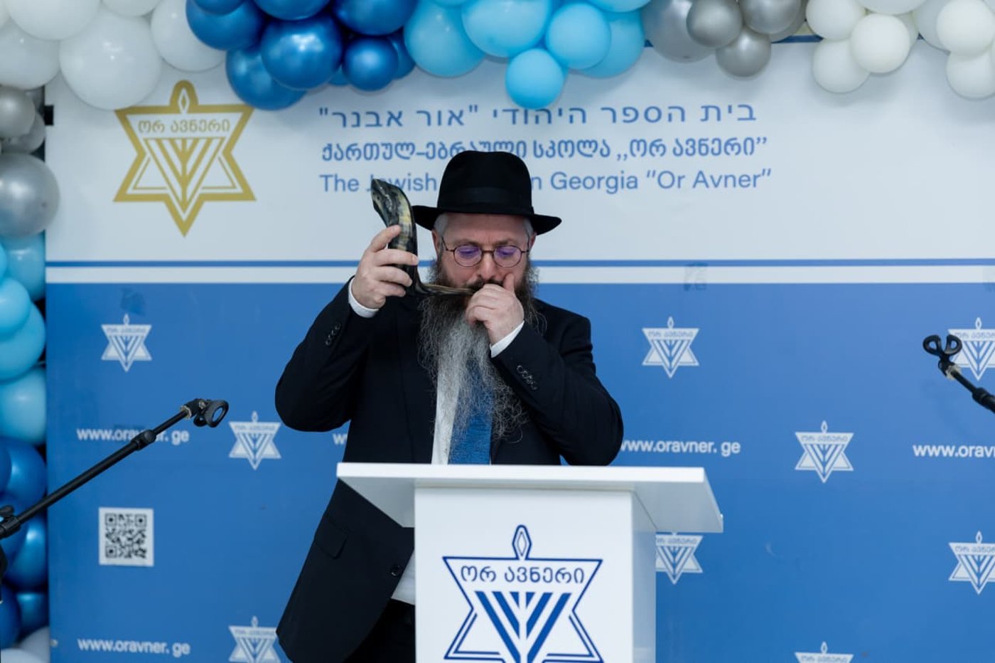 הרה"ג הרב מאיר קוזלובסקי בתקיעת שופר בטביליסי שבגאורגיה
