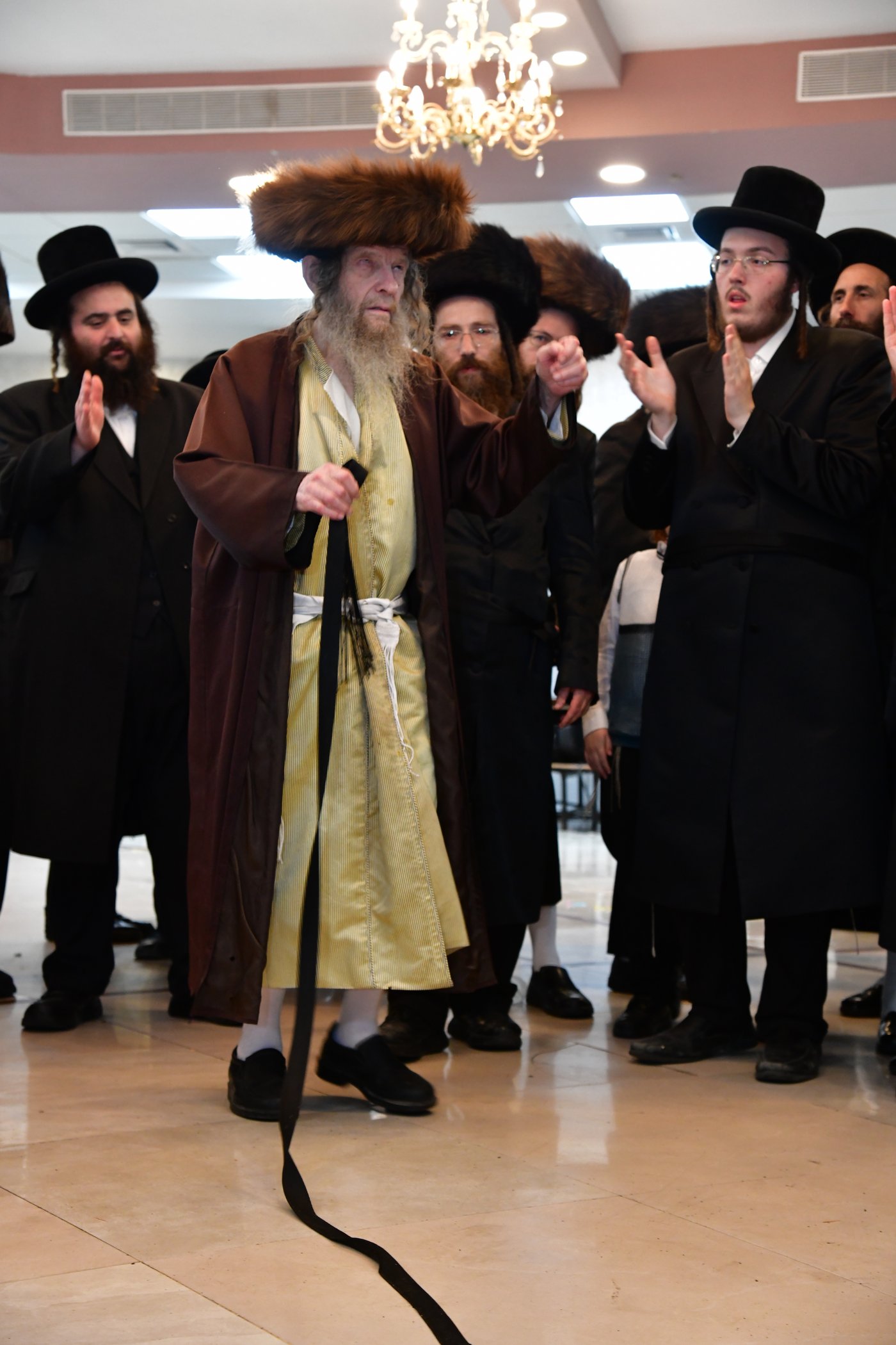 שמחת נישואי בן אב"ד מירון עם נכדת האדמו"ר מלעלוב ניקלשבורג