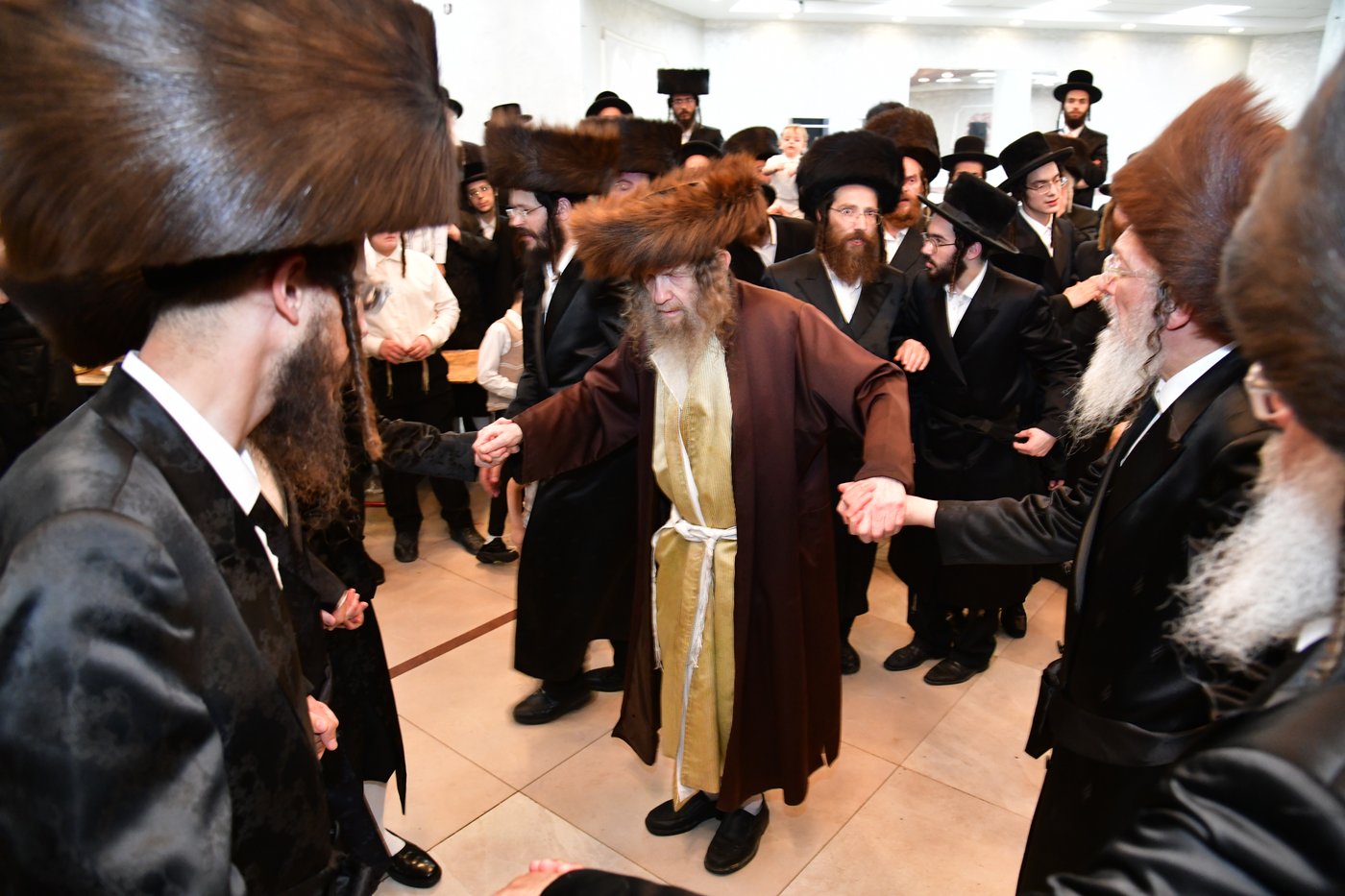 שמחת נישואי בן אב"ד מירון עם נכדת האדמו"ר מלעלוב ניקלשבורג