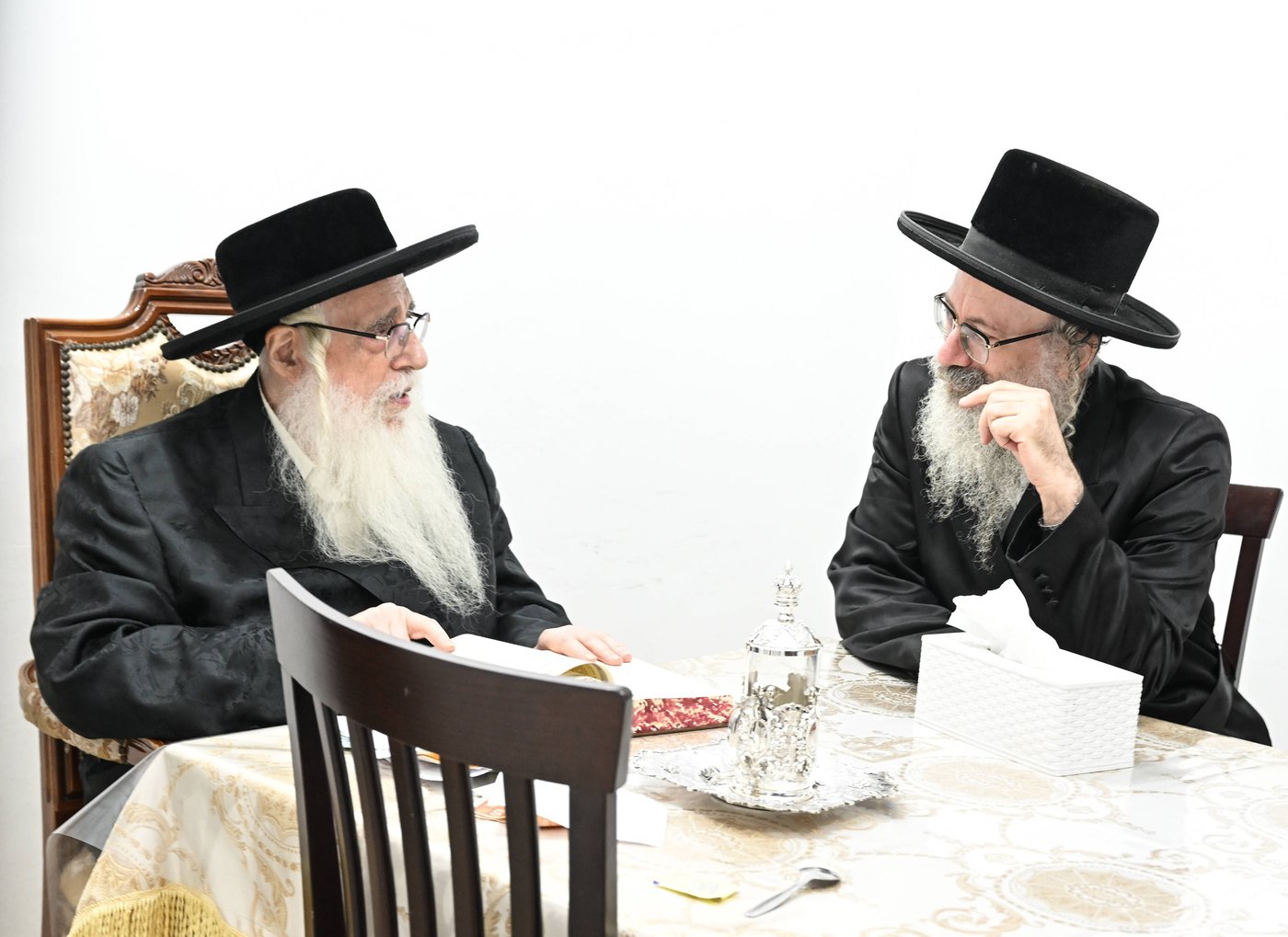 האדמו"ר מצאנז בקבלת קהל לקראת ימי הרחמים והסליחות