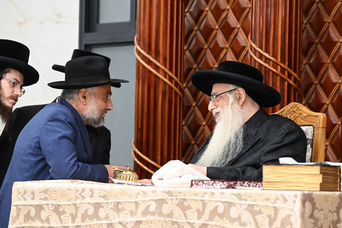 האדמו"ר מצאנז בקבלת קהל לקראת ימי הרחמים והסליחות