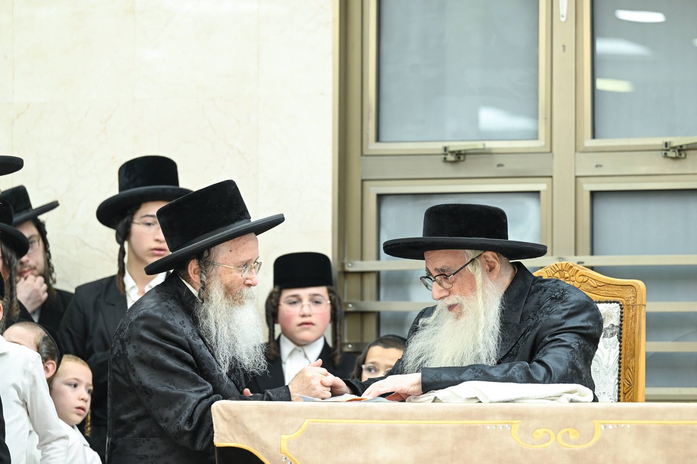 האדמו"ר מצאנז בקבלת קהל לקראת ימי הרחמים והסליחות